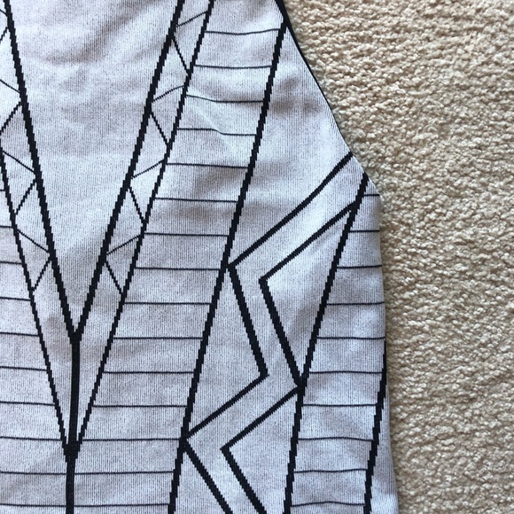 Womens BCBGeneration Black White Pattern Crop Knit Tank Top BCBG Sleeveless M/L - Picture 3 of 11